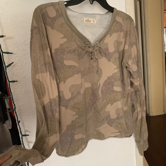 Hollister Girls Camo Long Sleeve - Picture 4 of 5